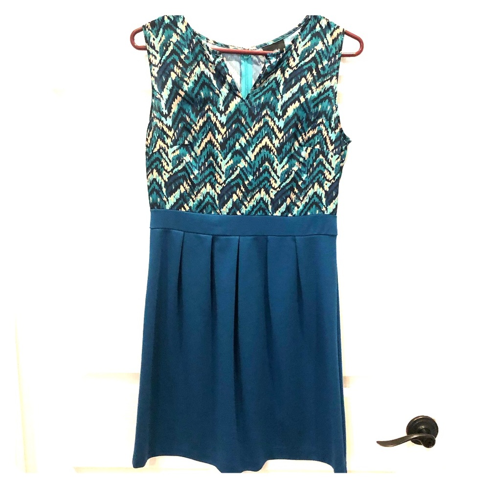 Sleeveless dress